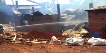 Incendio en un aserradero de Eldorado causó la destrucción total de un sector