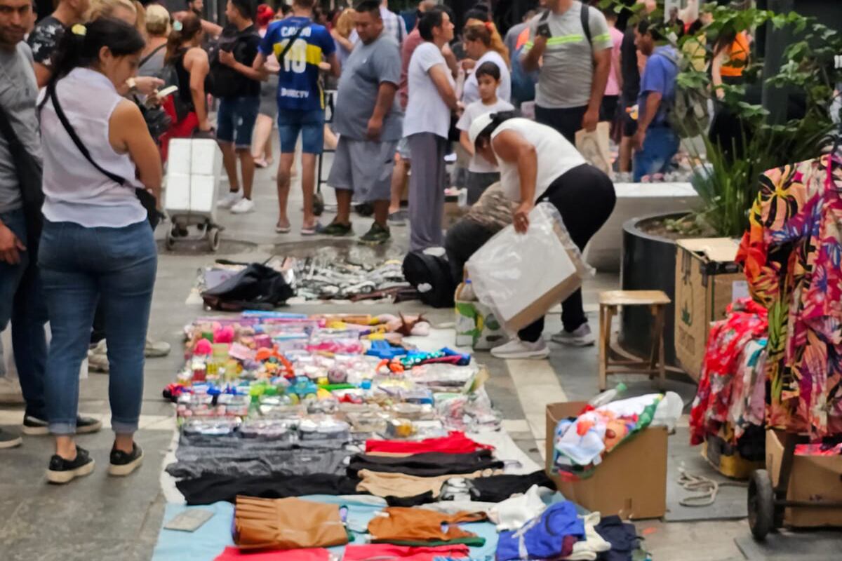 Tres municipales fueron condenados por cobrar coimas a manteros en Córdoba thumbnail