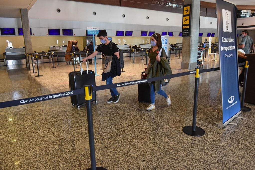 Por las restricciones para comprar pasajes en cuotas al exterior, se espera que haya un importante aumento en la compra de tickets para viajar por el país. 