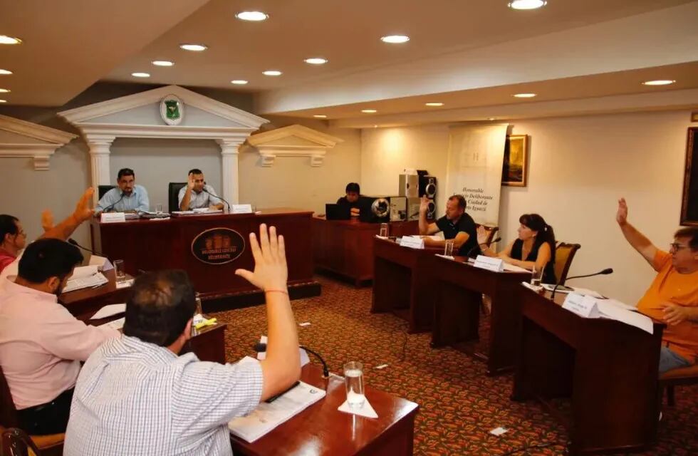 Concejo Deliberante de Iguazú exige informe sobre robo millonario y el tratamiento de basurales clandestinos.