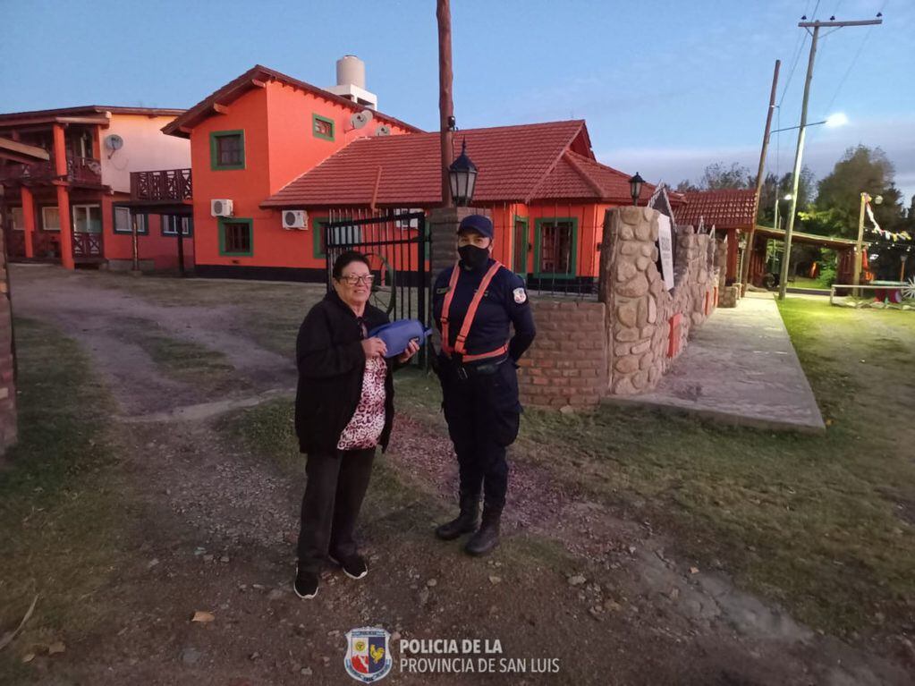 Policía de San Luis retornó más de 130 mil pesos a una turista.