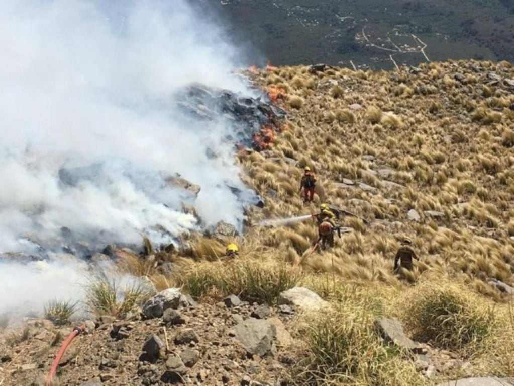 Incendio forestal en Villa de Merlo. Foto: Municipalidad de Merlo.