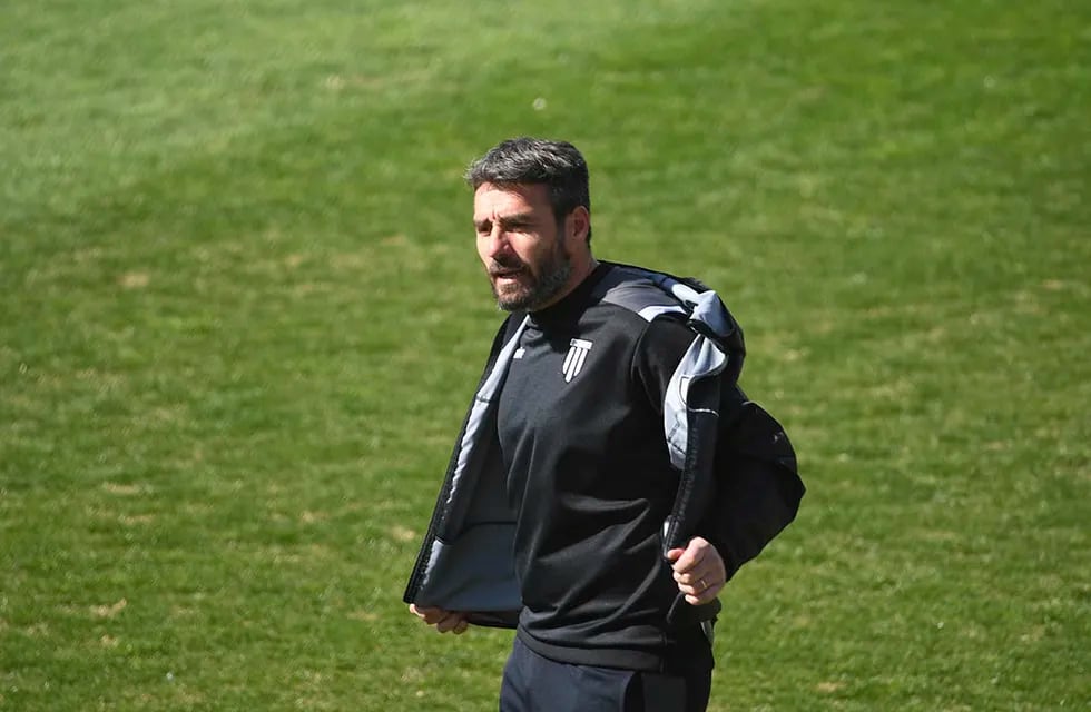 Diego Pozo dejó el cargo como técnico de Gimnasia de Mendoza, luego de la derrota ante Independiente Rivadavia, en el clásico mendocino que disputaron por la Copa Argentina.