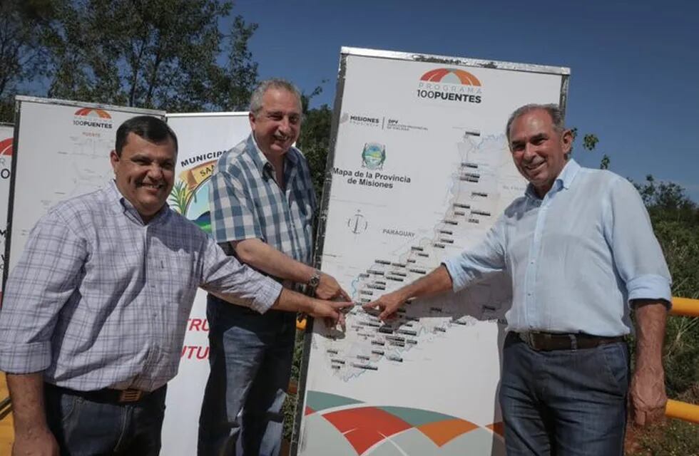 Passalacqua y Stelatto en la inauguración de un puente en Arroyo Santa Ana. (Vialidad)