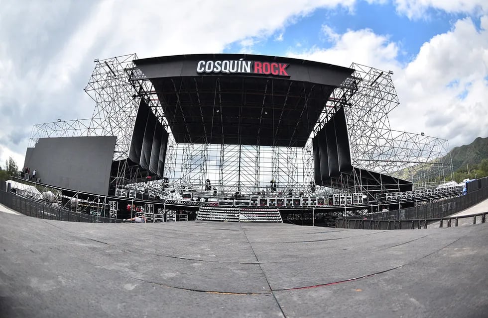 Previa del festival de Rock Cosquín Rock 2023 en el predio del aerodromo de Santa María de Punilla. (José Gabriel Hernández / La Voz)