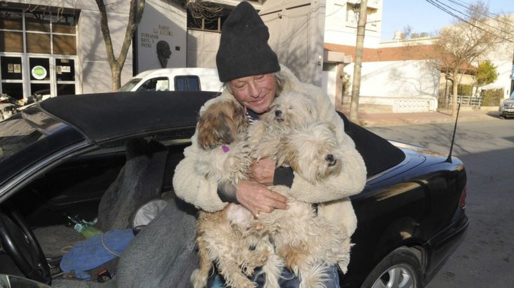 Oscar Dúo, viajó en auto desde Estados Unidos hasta Santa Rosa porque en México no le permitían subir a sus tres perros.