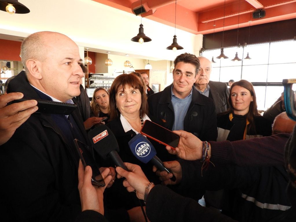 Patricia Bullrich visitó Punta Alta y se reunió con Uset