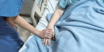 Un médico le ligó las trompas por error a una mujer después de una cesárea. Foto: Web
