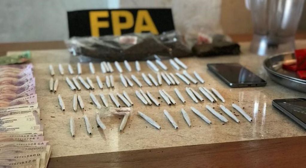 En el operativo realizado por la FPA en Villa El Libertador, apareció una de las armas robadas a la Policía.