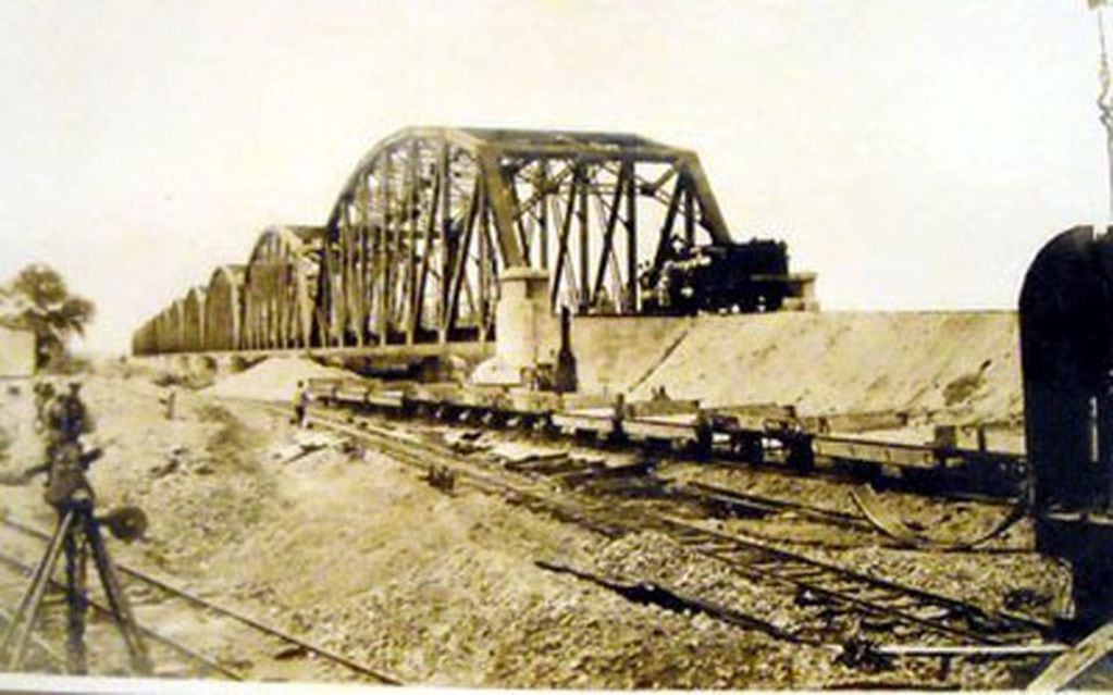Puente Carretero en los primero tiempos de su construcción.