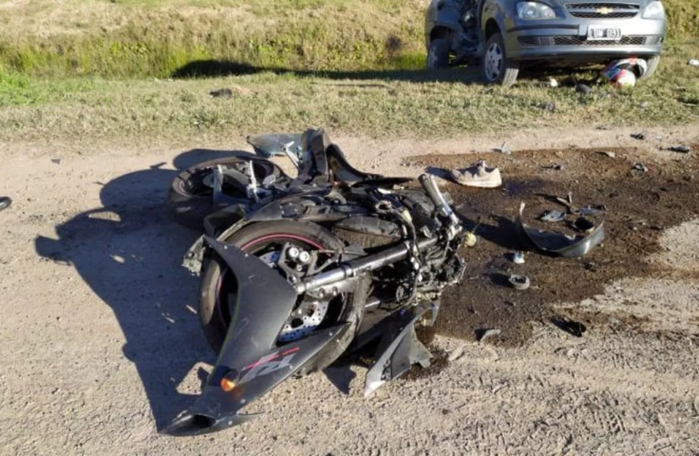 Un motociclista murió al chocar con un auto en la vieja ruta 9 (Infofunes)