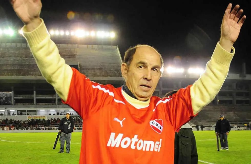 Bochini le metió presión al Kun Agüero por su vuelta a Independiente.