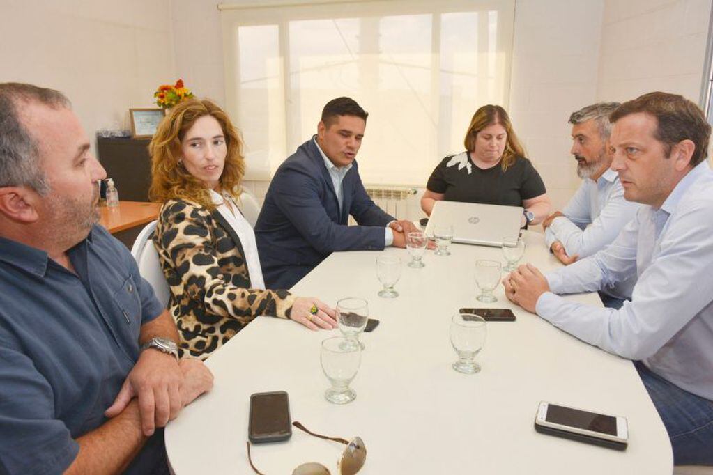 Ministros de la provincia se reunieron con funcionarios municipales en Caleta Olivia