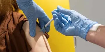 Pandemia. Ya se realizan las primeras pruebas de la vacuna contra el Covid-19 en Argentina. (AP)
