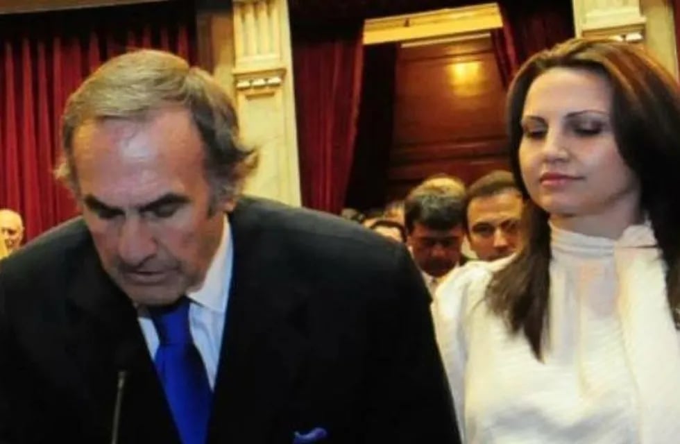El senador nacional Carlos Reutemann juró junto a su hija Cora.