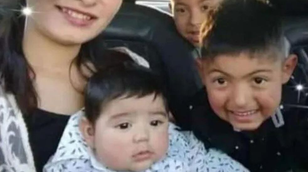 Yésica Gordillo, la joven madre que falleció el sábado pasado, junto a sus tres hijos