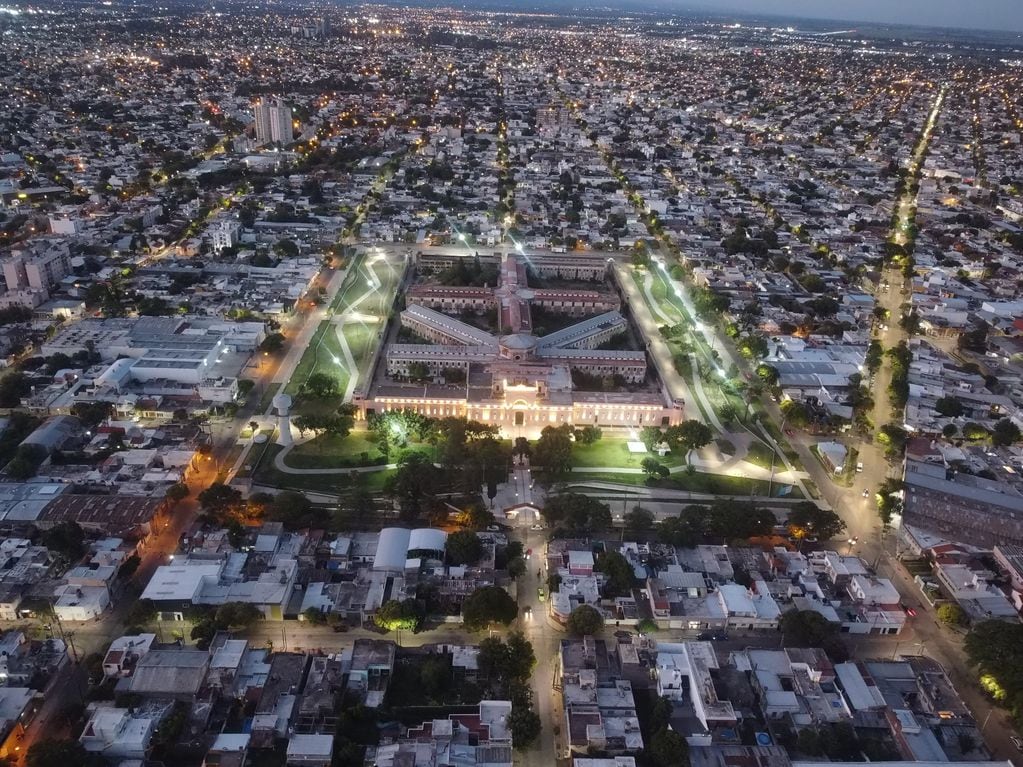 Iluminaron el parque que rodea la Penitenciaría San Martín (Gobierno de Córdoba).