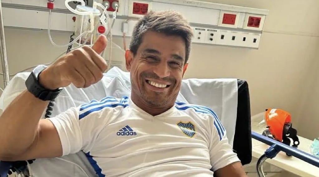 Hugo Benjamín Ibarra, el DT de Boca, se mostró muy recuperado tras el susto. Foto: Twitter @BocaJrsOficial.