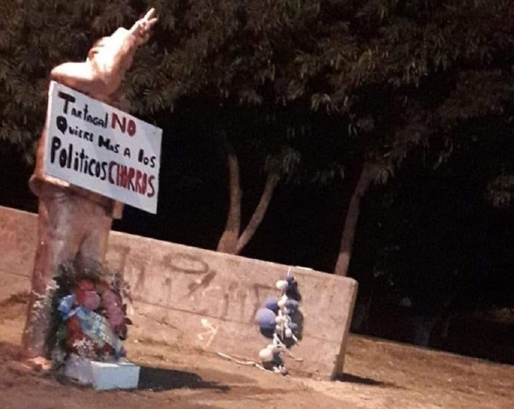 Vandalizaron una estatua de Néstor Kirchner  a 24 horas de su inauguración