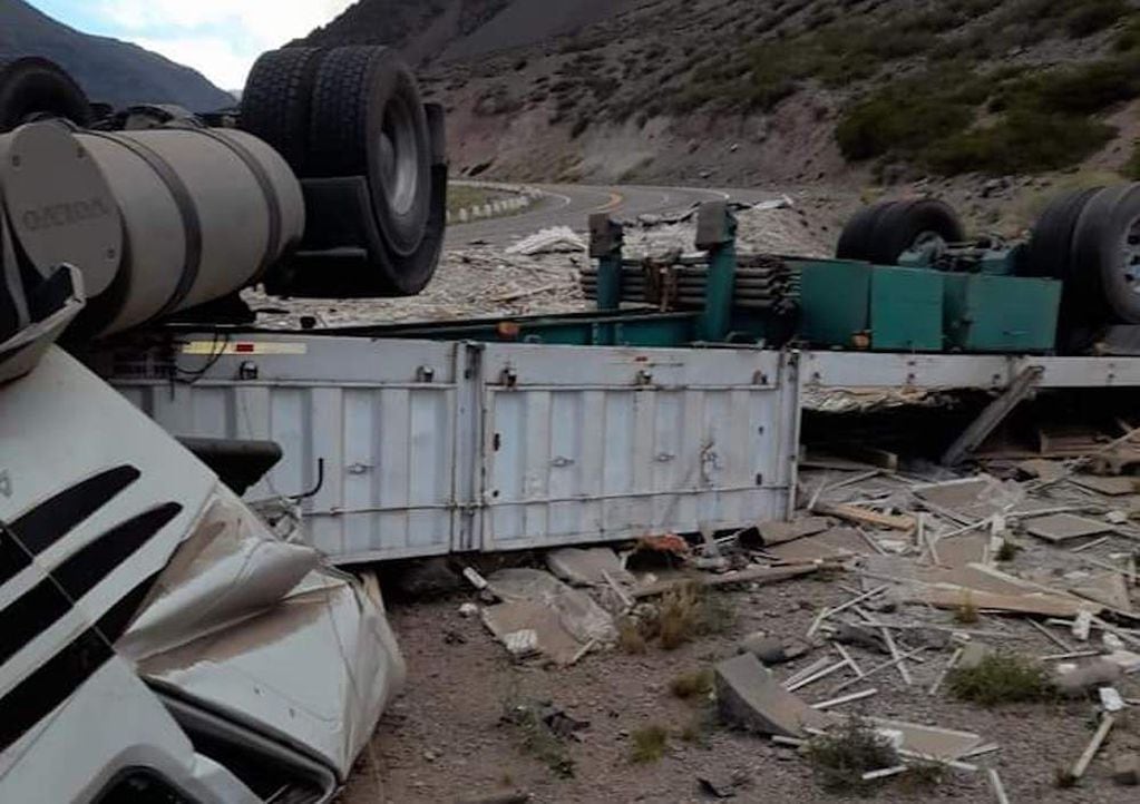Accidente fatal sobre ruta 7 en Alta Montaña, bajando de Polveradas.