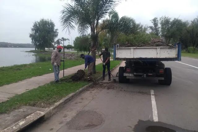 Continúan las tareas de limpieza y mantenimiento tras el temporal en Carlos Paz.