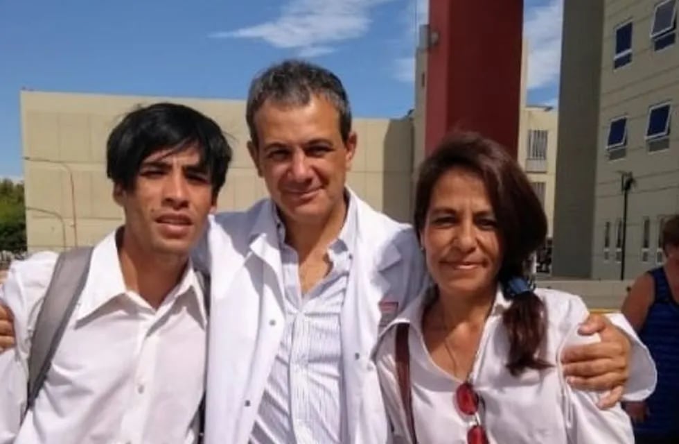 Rosa Pinto (derecha) recibió un riñón de su hijo Oscar Alejandro Castro (izquierda) y eso le permitió mejorar su calidad de vida