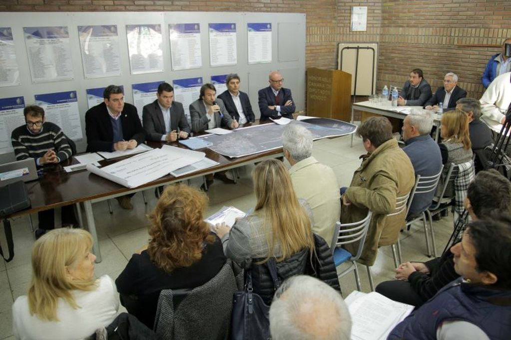 El Gobierno de Mendoza explicó a Diputados los alcances de los cuatro proyectos que quiere dejar encaminados.