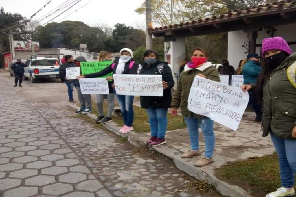 Reclamo salarial: empleados municipales cortaron el puente de La Caldera (Foto tomada de Informate Salta)