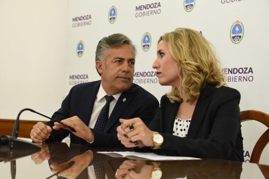 La titular del Epre participó con el Gobernado de varias conferencias de prensa. / Foto: prensa Gobierno de Mendoza