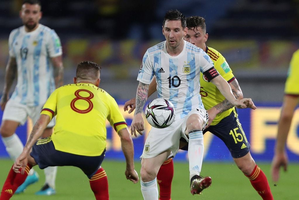 Lionel Messi y la selección van por el título que se les escapó en los últimos dos torneos, la Copa América. (AP)