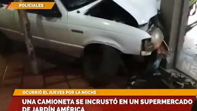 Accidente de tránsito en Jardín América: una camioneta terminó dentro de un supermercado