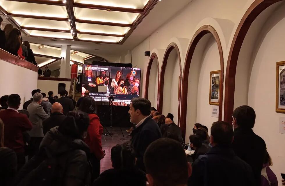 Comenzó la asamblea universitaria.