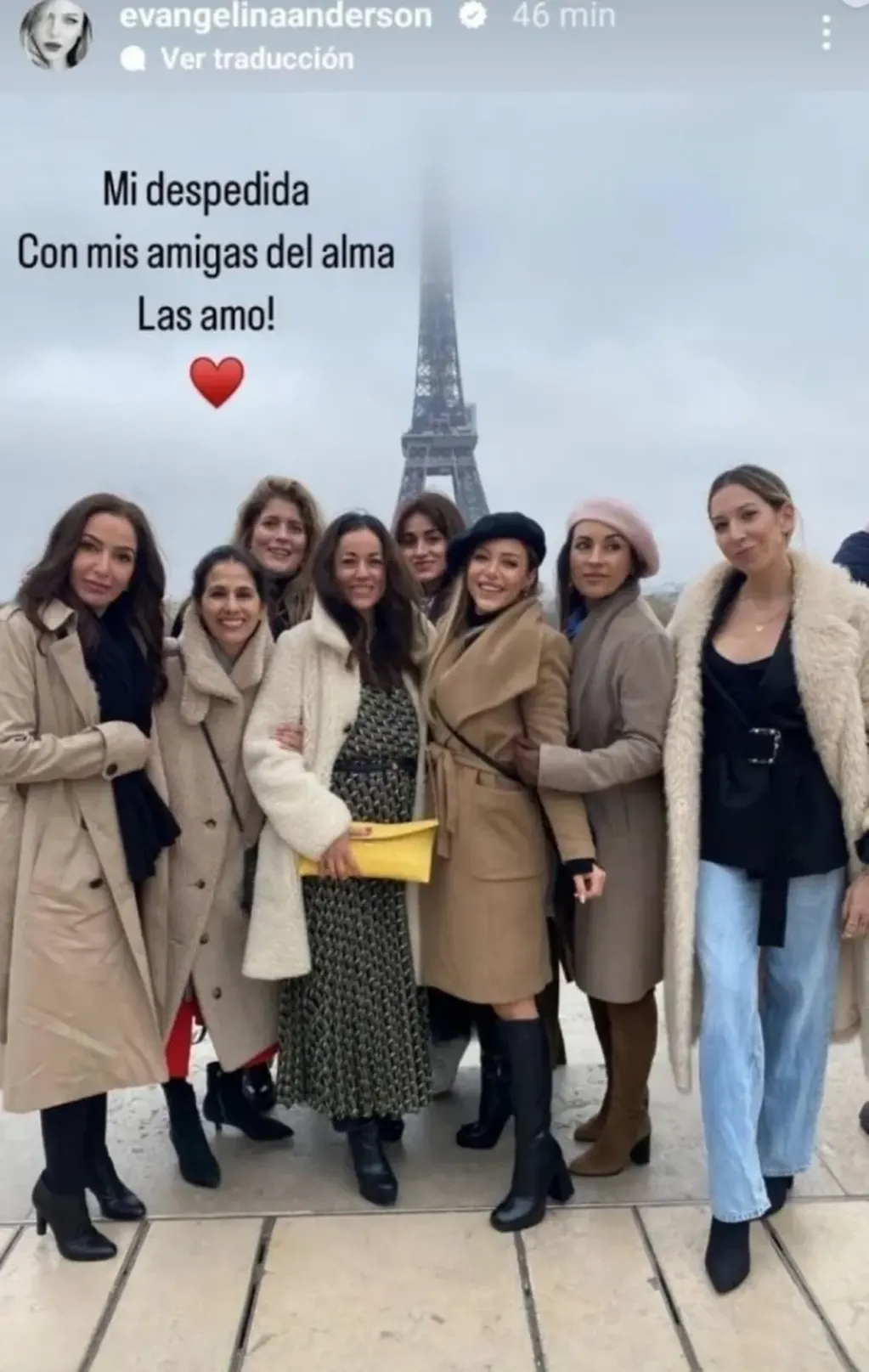 Evangelina Anderson junto a sus amigas en París.