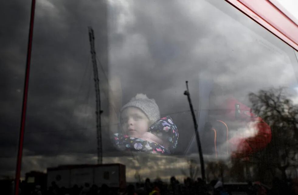 Récord de refugiados: 129 mil personas escaparon a Polonia.