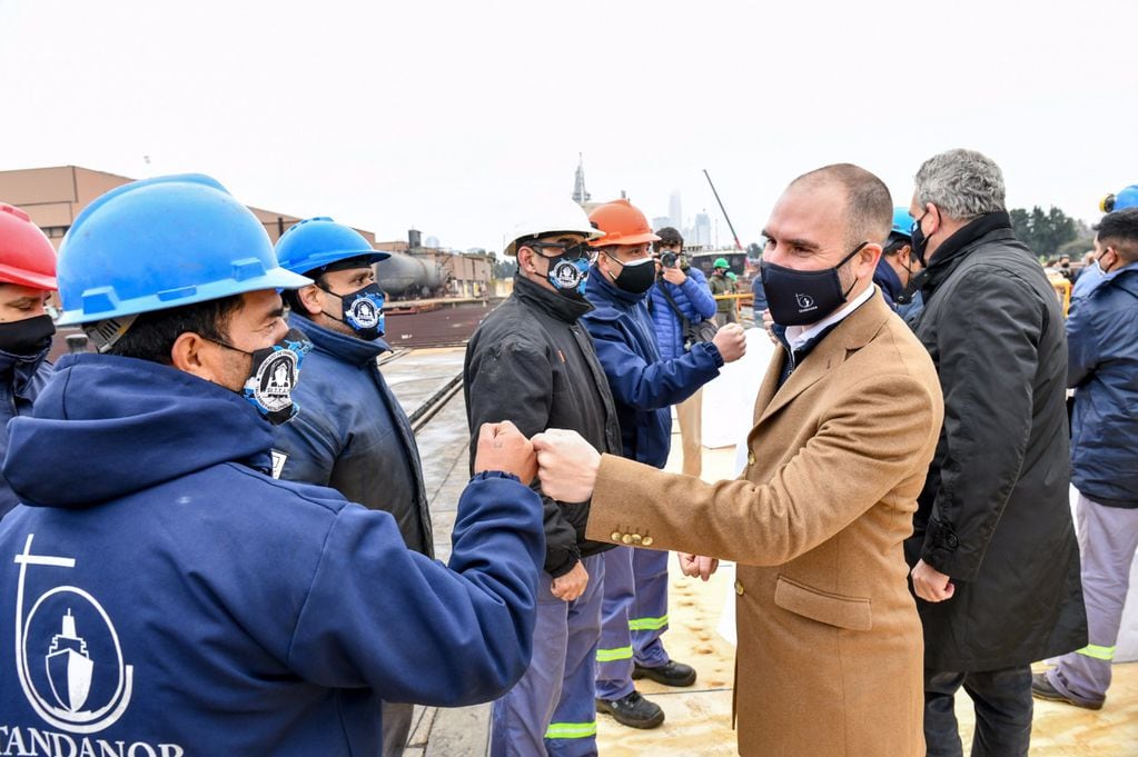 Guzmán participó del acto de entrega a la Armada Argentina del Buque Corbeta "Ara Robinson", reparado a través del Fondo Nacional de la Defensa (Fondef).