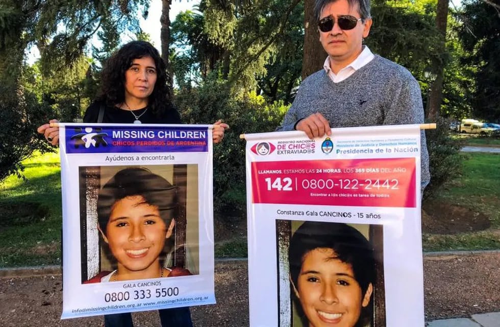 Papás de Gala Cancinos, desaparecida en 2017 (Twitter)