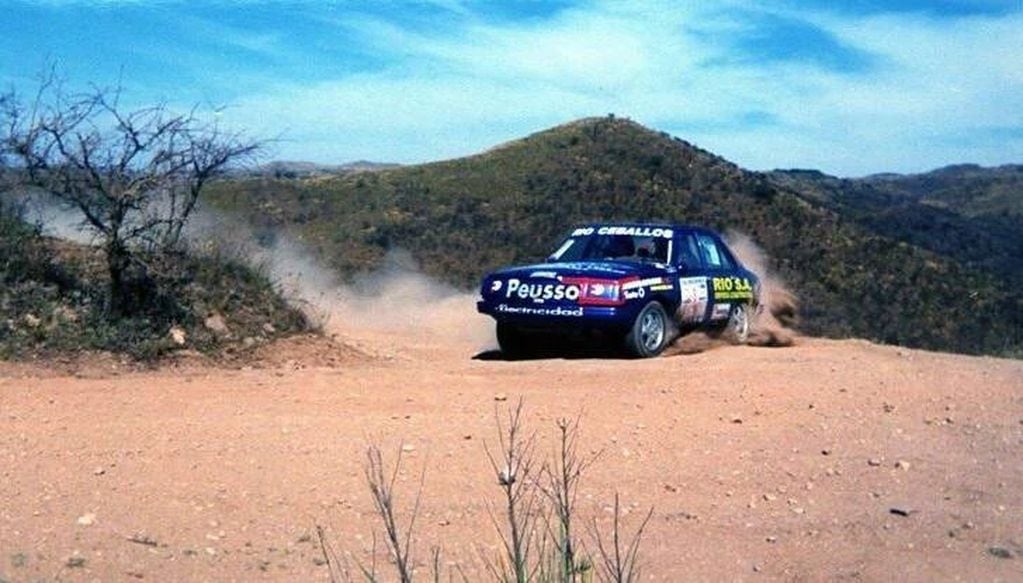 El R18 con el que Martínez ganó en su debut en el automovilismo. Fue en Jesús María, 1998.