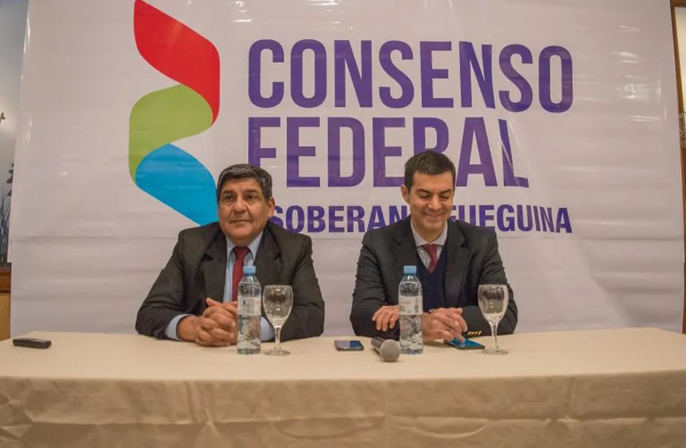 Conferencia de prensa de la fórmula Consenso Federal - Juan Manuel Urtubey (pre candidato a vicepresidente) . Juan Carlos Arcando (pre candidato a Senador nacional).