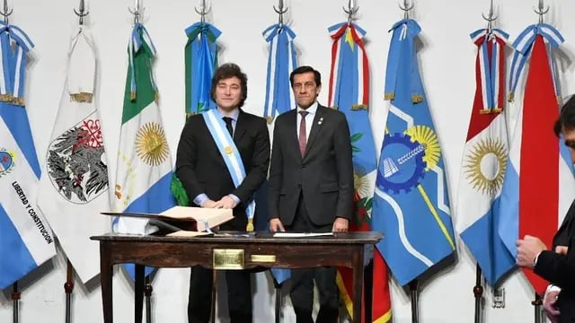 Pacto de Mayo: firma Carlos Sadir (Jujuy)