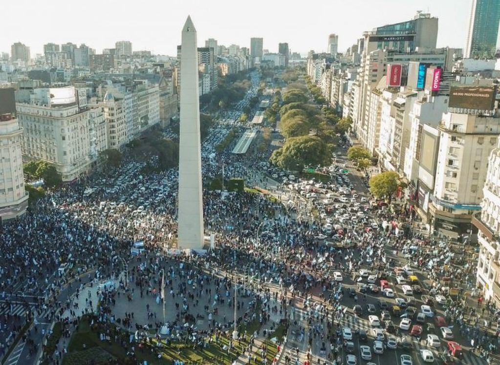 Marcha 17A: masiva concentración en el Obelisco (Foto: Clarín)