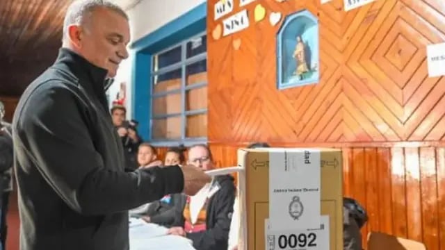 Elecciones PASO 2023: el actual vicegobernador, Carlos Arce, sufragó en Posadasq