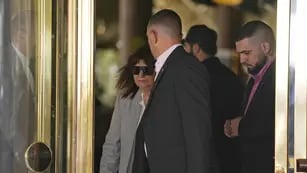 Patricia Bullrich saliendo del hotel Libertador tras reunirse con Javier Milei