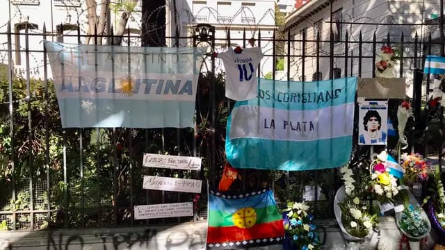 Homenaje a Maradona en la Embajada argentina en Santiago de Chile