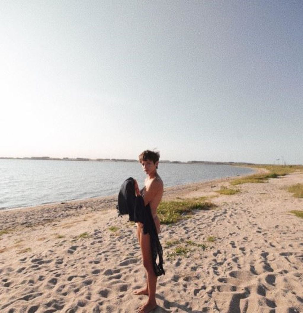 Calu River desnuda en la playa. (Instagram/@lacalurivero)