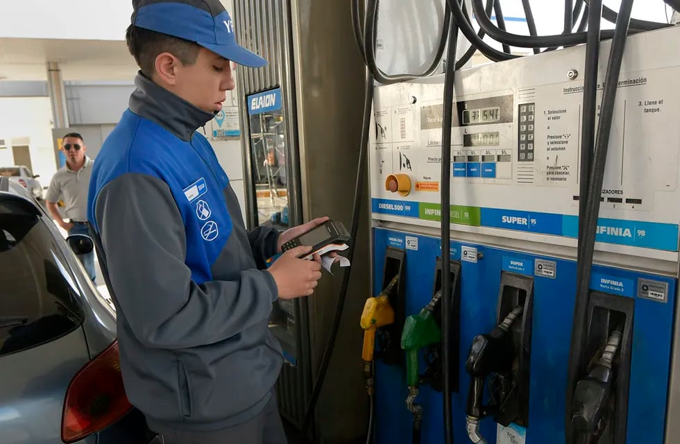 Las estaciones de servicio aumentaron el precio de sus combustibles nuevamente. 
Foto: Orlando Pelichotti