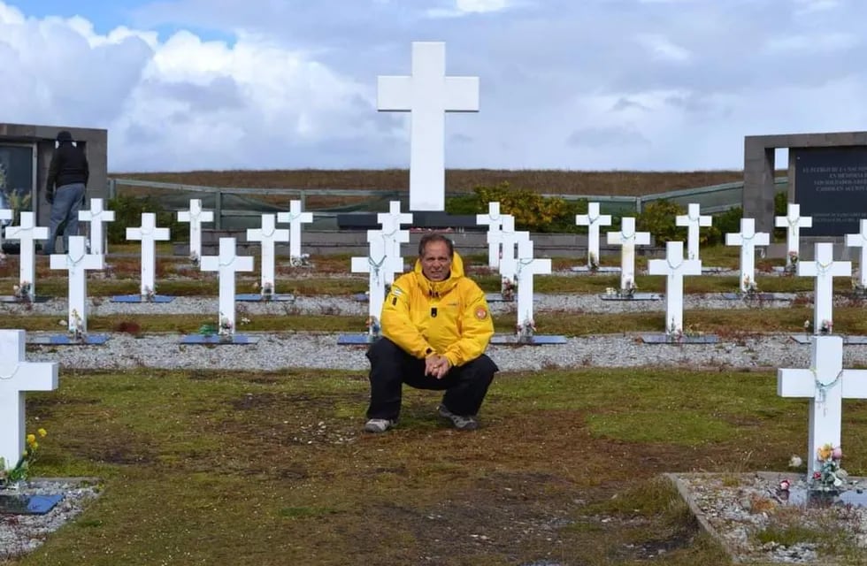 Roberto Augusto Vega, excombatiente de la guerra, en su regreso a las Islas Malvinas en el año 2015.