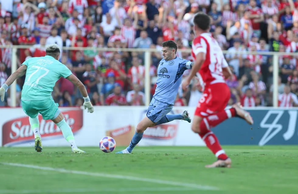 Pablo Vegetti volvió al gol en la visita de Belgrano a Santa Fe (Prensa Belgrano).
