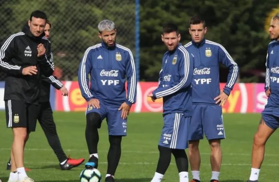 Scaloni prepara la lista de la Selección con Messi y Agüero