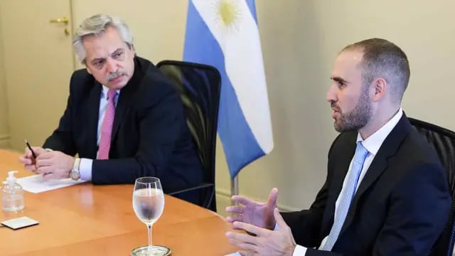 Alberto Fernández y su ministro de Economía, Martín Guzmán. (La Voz)