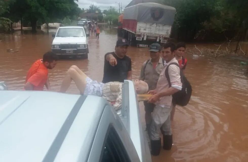 Evacuados en Apolinario Saravia (Web)